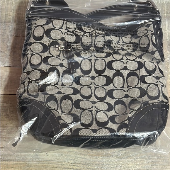 NIB Coach Crossbody Bag - Classic Black and gray print - adjustable strap. - Picture 15 of 15